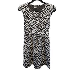 Trendyland Black and White Chevron Dress Short Sleeve Round Neck Women's Size Me